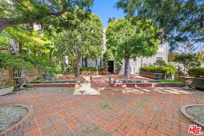 Building Photo - 8724 Shoreham Dr