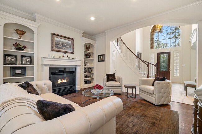 Building Photo - 2 Lenox Hill Dr
