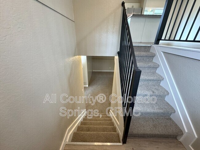 Building Photo - 1480 Hiawatha Dr