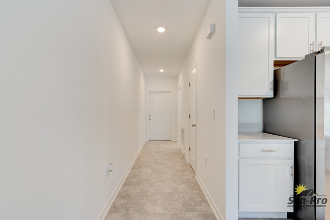 Building Photo - 2123 Green Valley St