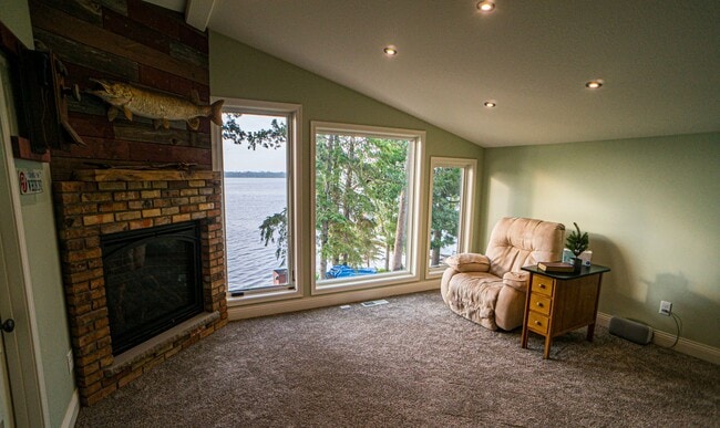 Building Photo - FULLY FURNISHED LAKE HOME