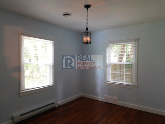 Building Photo - Irving Park Cottage 3BR/1.5BA w/1-Car Gara...