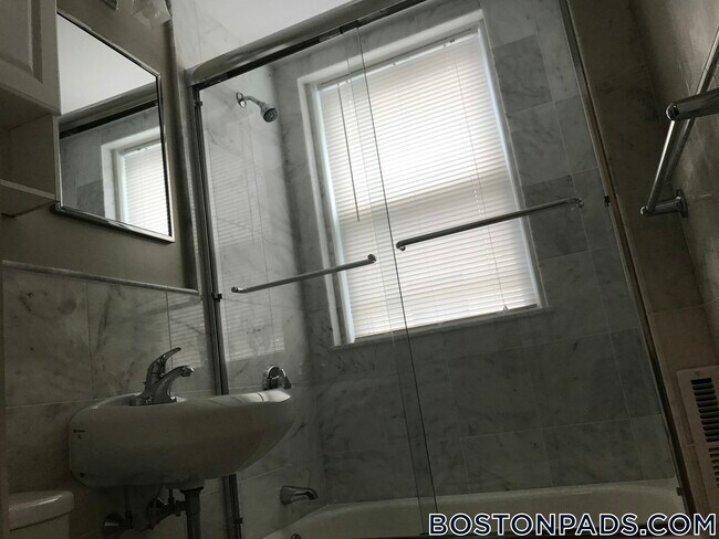 Building Photo - 49 Worthington St