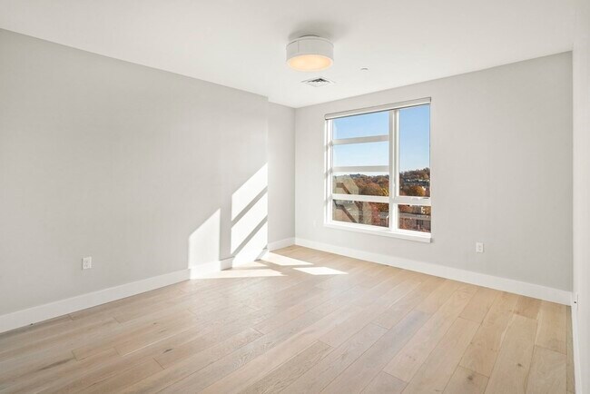 Building Photo - 1650 Commonwealth Ave