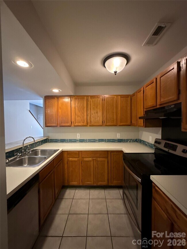 Building Photo - 2325 Brookview Ct