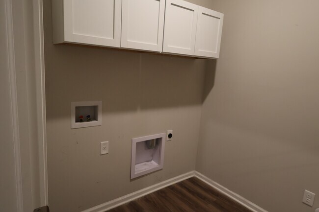 Building Photo - 2951 Daylily Dr