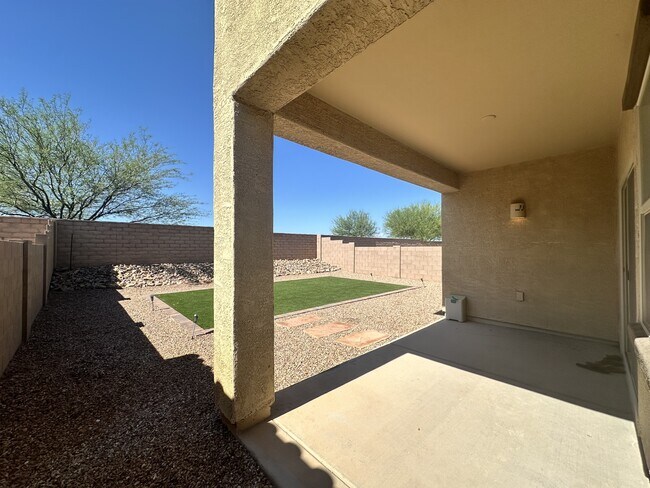 Building Photo - 7022 E Calle Arco Iris