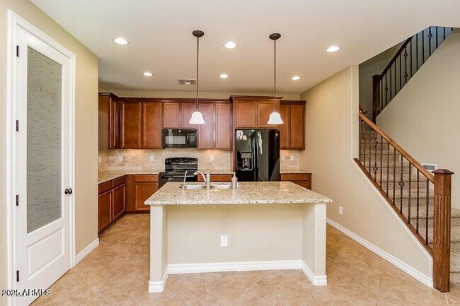 Building Photo - 888 S Annie Ln