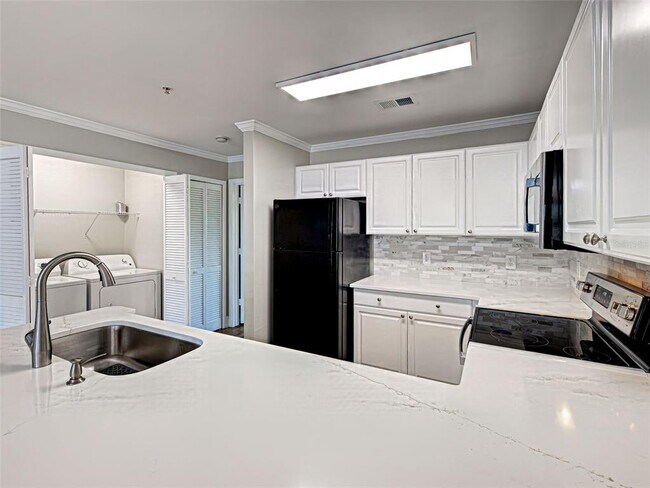Building Photo - 5501 Rosehill Rd
