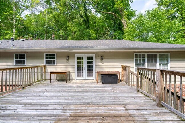 Building Photo - 3859 Peachtree Dunwoody Rd