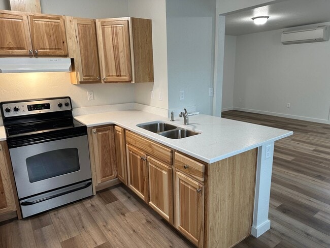 Building Photo - Beautiful 2 bedroom, 1 bath house in Sprin...