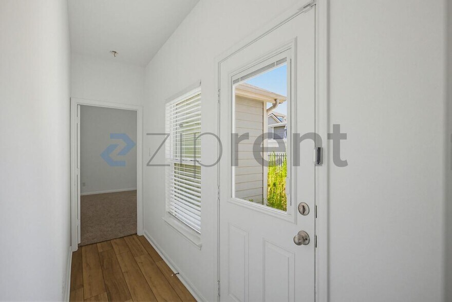 Building Photo - Unit