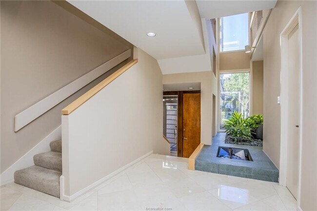Building Photo - 45 Briar Hollow Ln