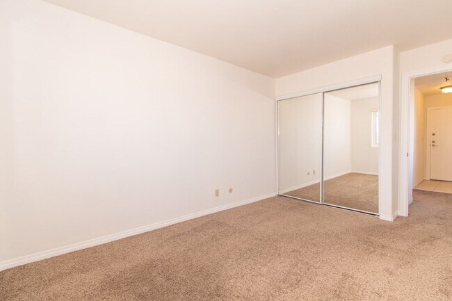 Building Photo - 4015 Crown Point Dr