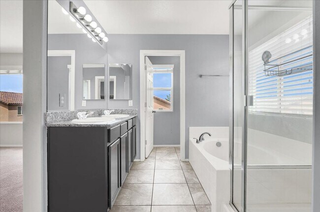 Building Photo - Immaculate 3 Bed / 2.5 Bath Home for Lease...