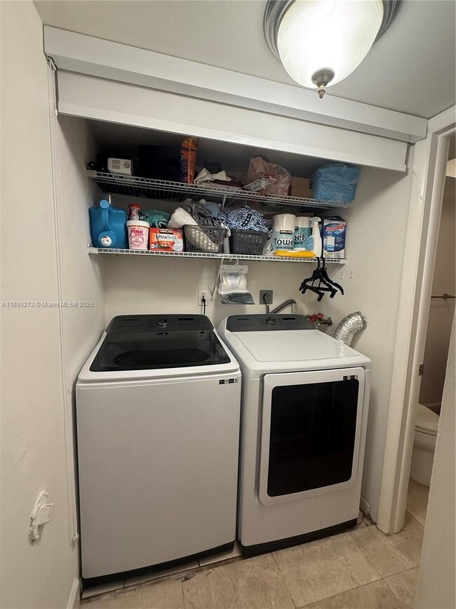 Building Photo - 4708 SW 67th Ave