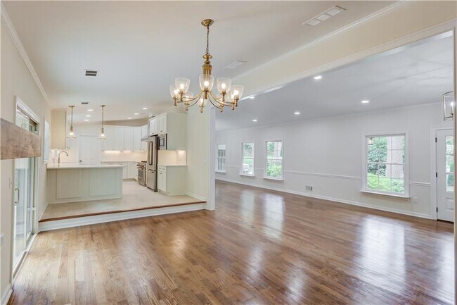 Building Photo - 770 Crest Valley Dr NW