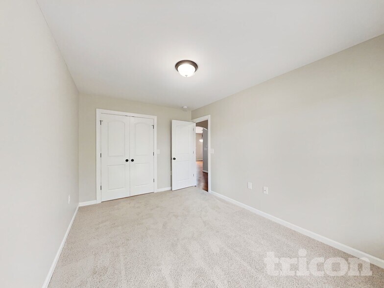 Building Photo - 3901 Creekmoore Dr