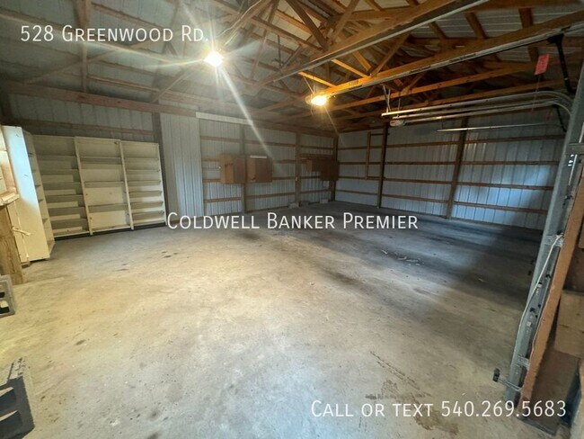 Building Photo - 528 Greenwood Rd