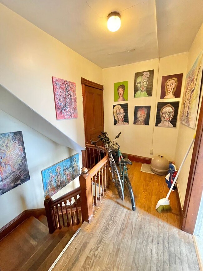 Building Photo - 3 Bedroom Apartment Superior Location South End of Burlington VT Available between 6/5-6/15