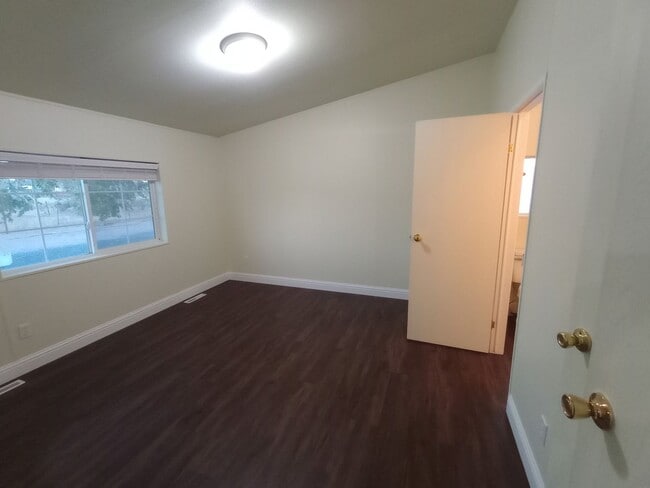 Building Photo - 3 Bed Charming Updated Home Silver Springs