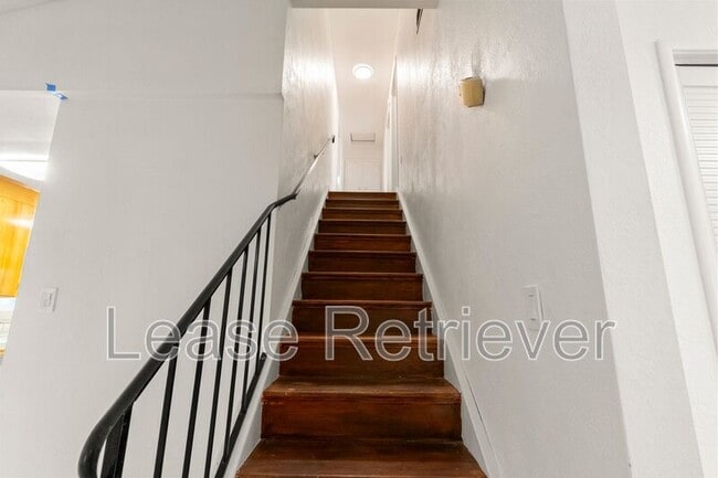 Building Photo - 1265 Slayton Dr