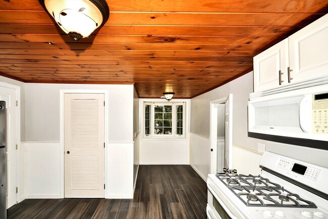 Building Photo - 37 Wilbur St