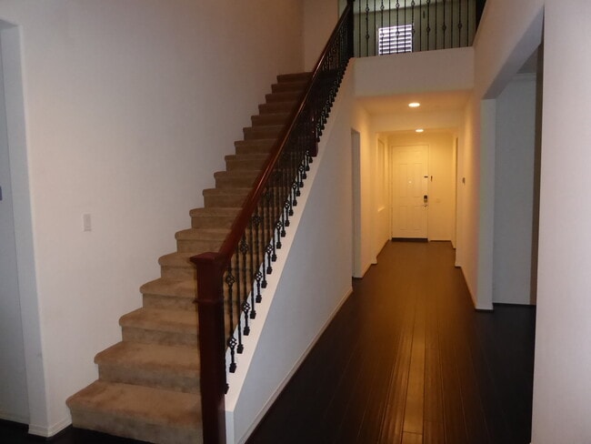 Building Photo - River Village 4 Bedroom Home in Santa Clarita.