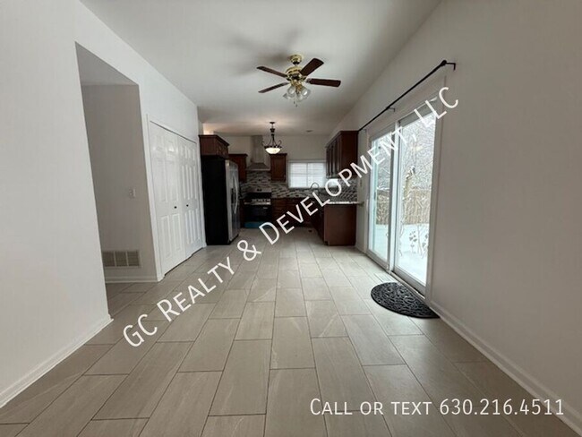 Building Photo - 885 Chelsea Ct