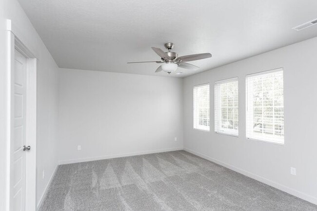 Building Photo - Townhomes at Bent Rock