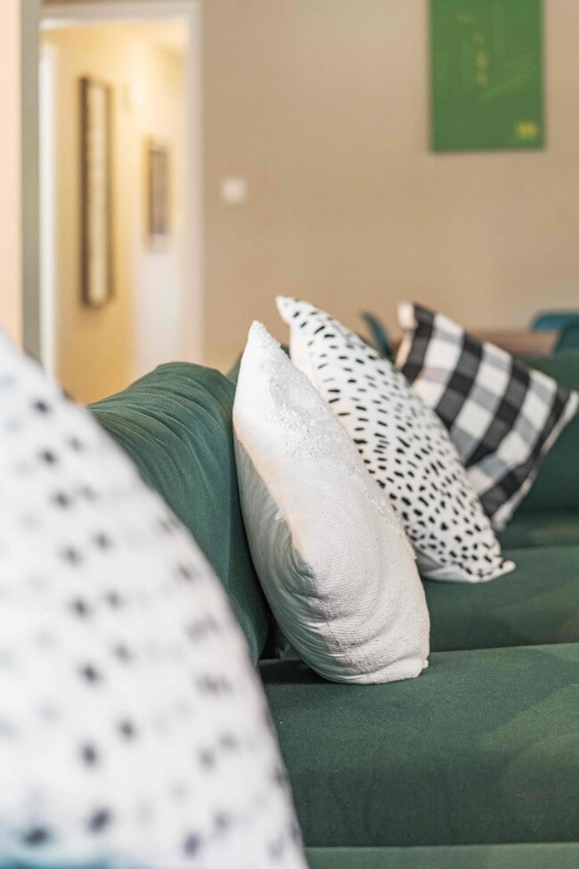 Building Photo - 1919 Puritan Dr