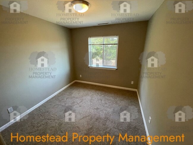 Building Photo - 1410-1412 Marigold Dr