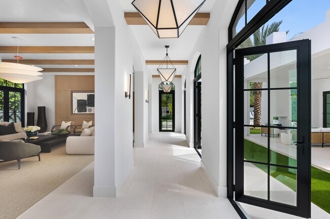 Building Photo - 734 S Ocean Blvd