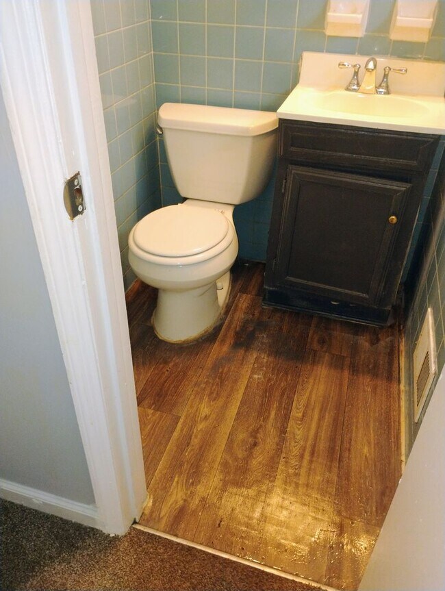 Building Photo - AMAZING 3 BEDROOM HOME MOVE IN READY ONLY ...