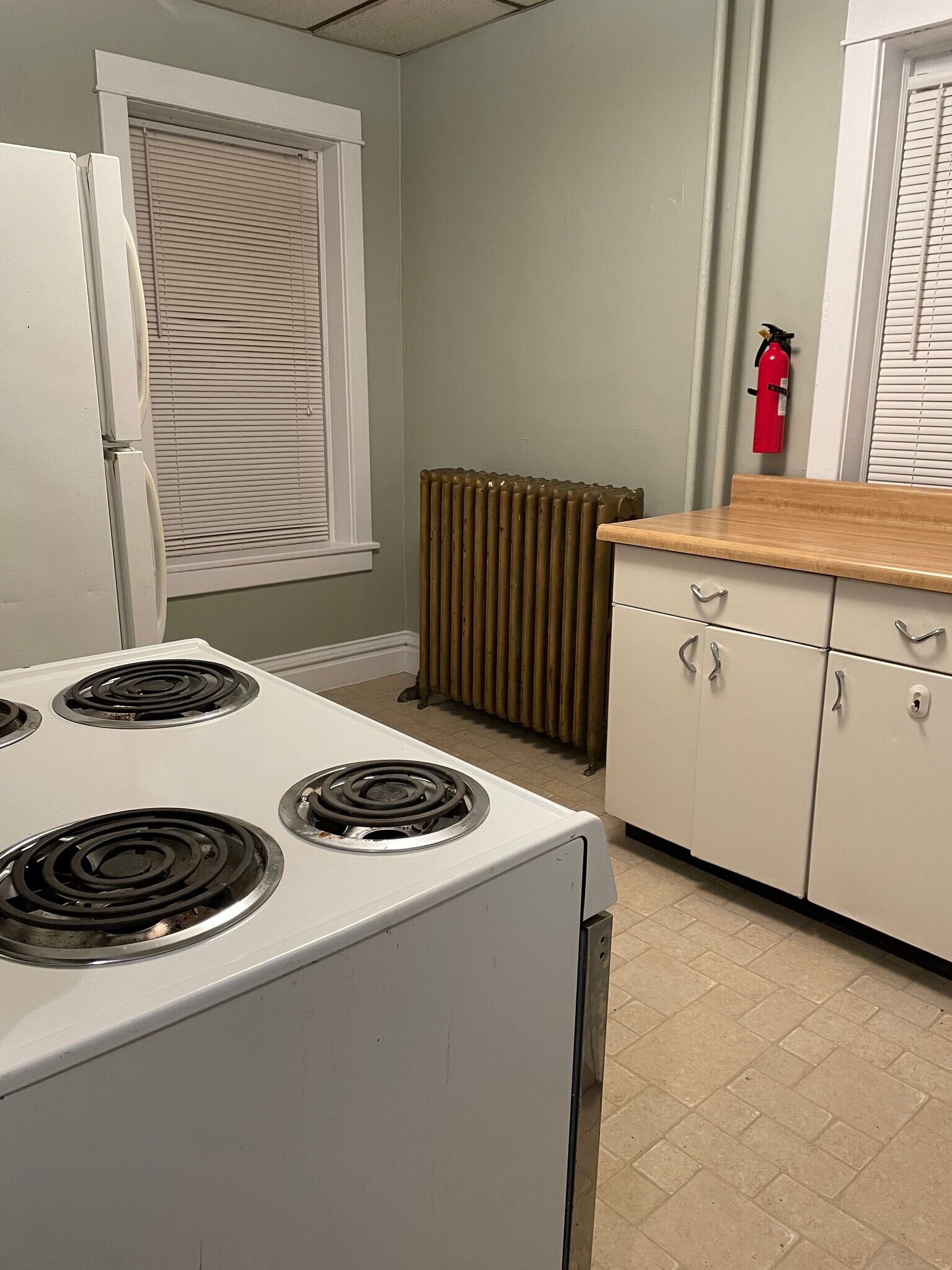 Building Photo - 432 E 7th St