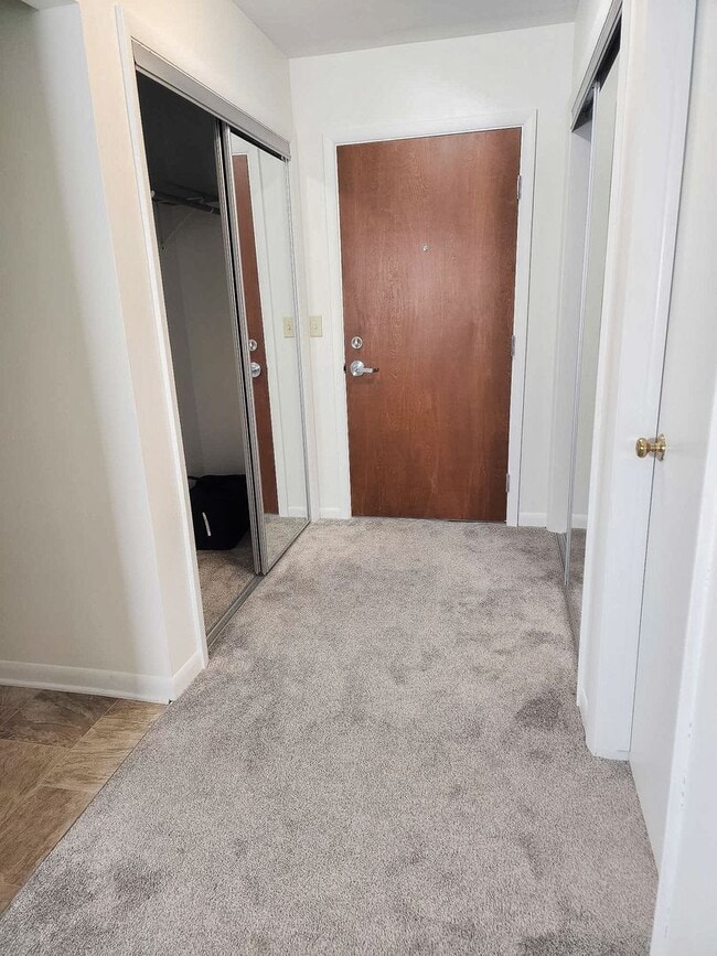 Building Photo - Updated 1 Bedroom Condo in Brown Deer