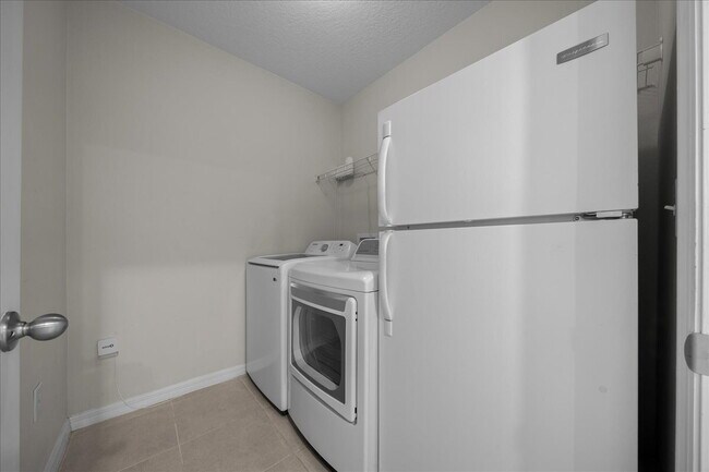 Building Photo - Move-In Ready! ***2 WEEKS FREE RENT**Beautiful 4-Bedroom Home with Modern Finishes & Room to Grow