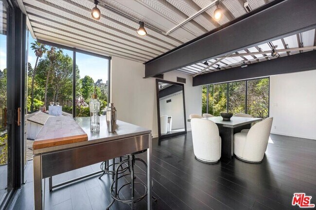 Building Photo - 4046 Stoneybrook Dr