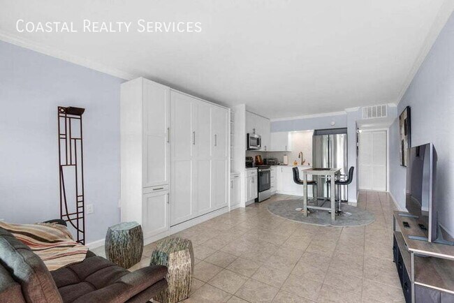 Building Photo - 210 Pelham Rd