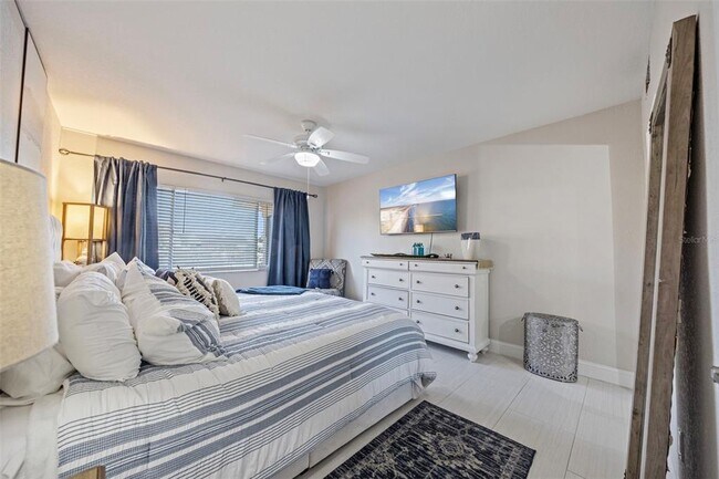 Building Photo - 1008 Apollo Beach Blvd