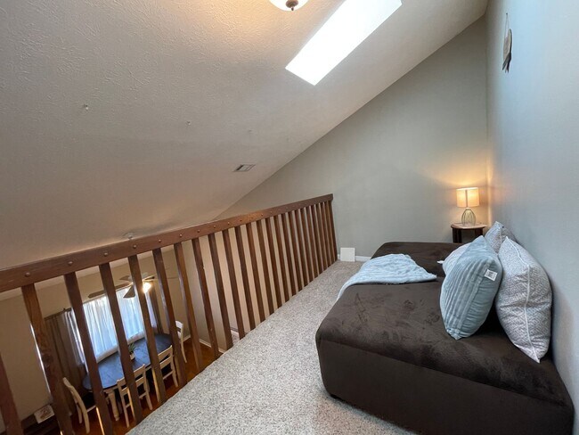 Building Photo - For Lease - Fully Furnished 2 BR | 1.5 BA Townhome in PCB!