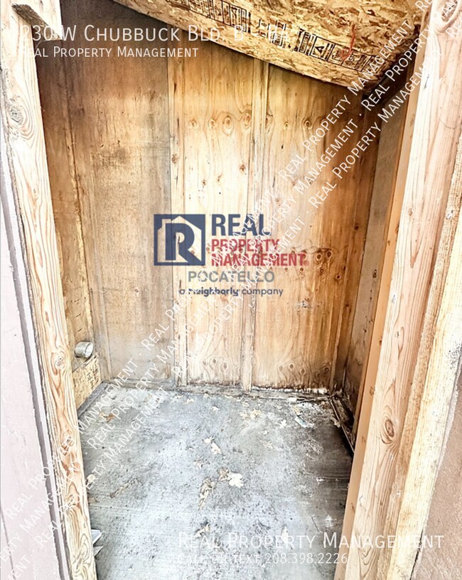 Building Photo - 230 W Chubbuck Rd