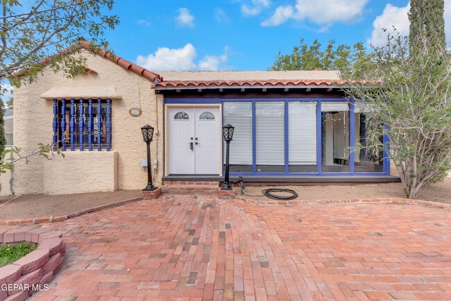 Primary Photo - 923 McKelligon Dr