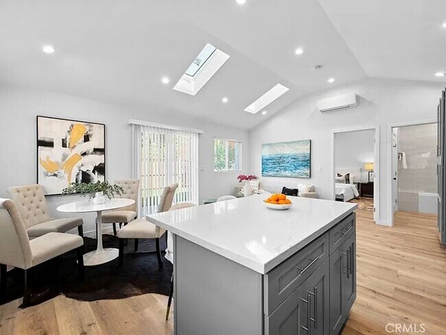 Building Photo - BRAND NEW 1BR + 1BA ADU / IN UNIT LAUNDRY ...