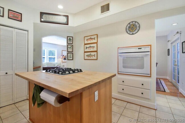 Building Photo - 607 Flamingo Dr