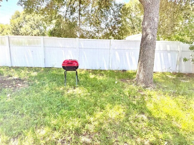 Building Photo - 1632 Pine Ridge Dr