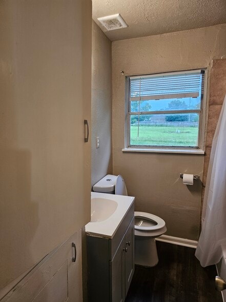 Building Photo - 3021 Sunbeam St