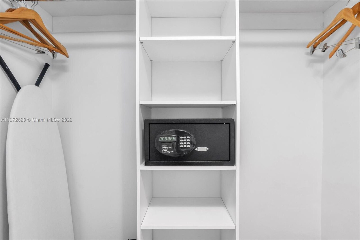 Building Photo - 2602 E Hallandale Beach Blvd