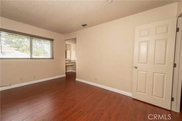 Building Photo - 1439 N Elderberry Ave