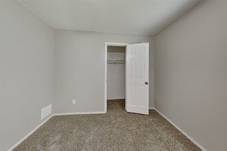 Building Photo - 15623 Ashbournne Springs Ln